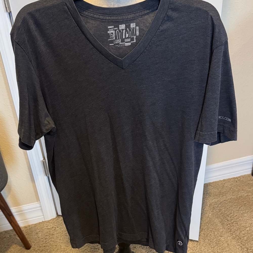 Large Volcom Men's Charcoal V-Neck Tee